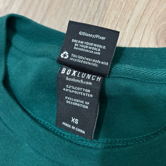 Disney Pixar Brave Oversized Embroidered Green Bear Crewneck size XS - Picture 4 of 4